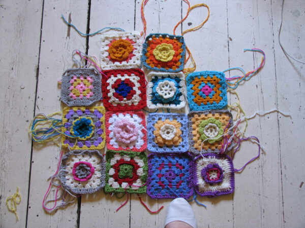 How to crochet a granny square