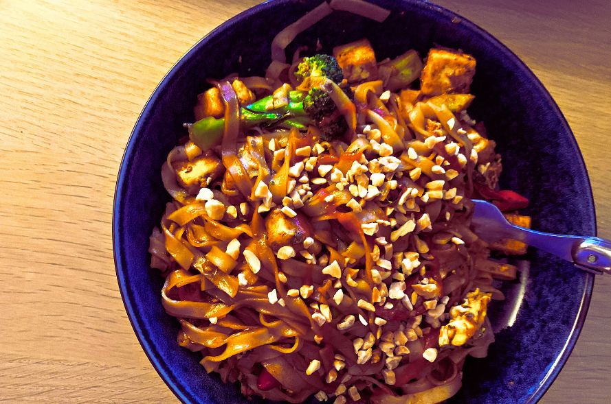 Noodles with tofu, basil and chilli