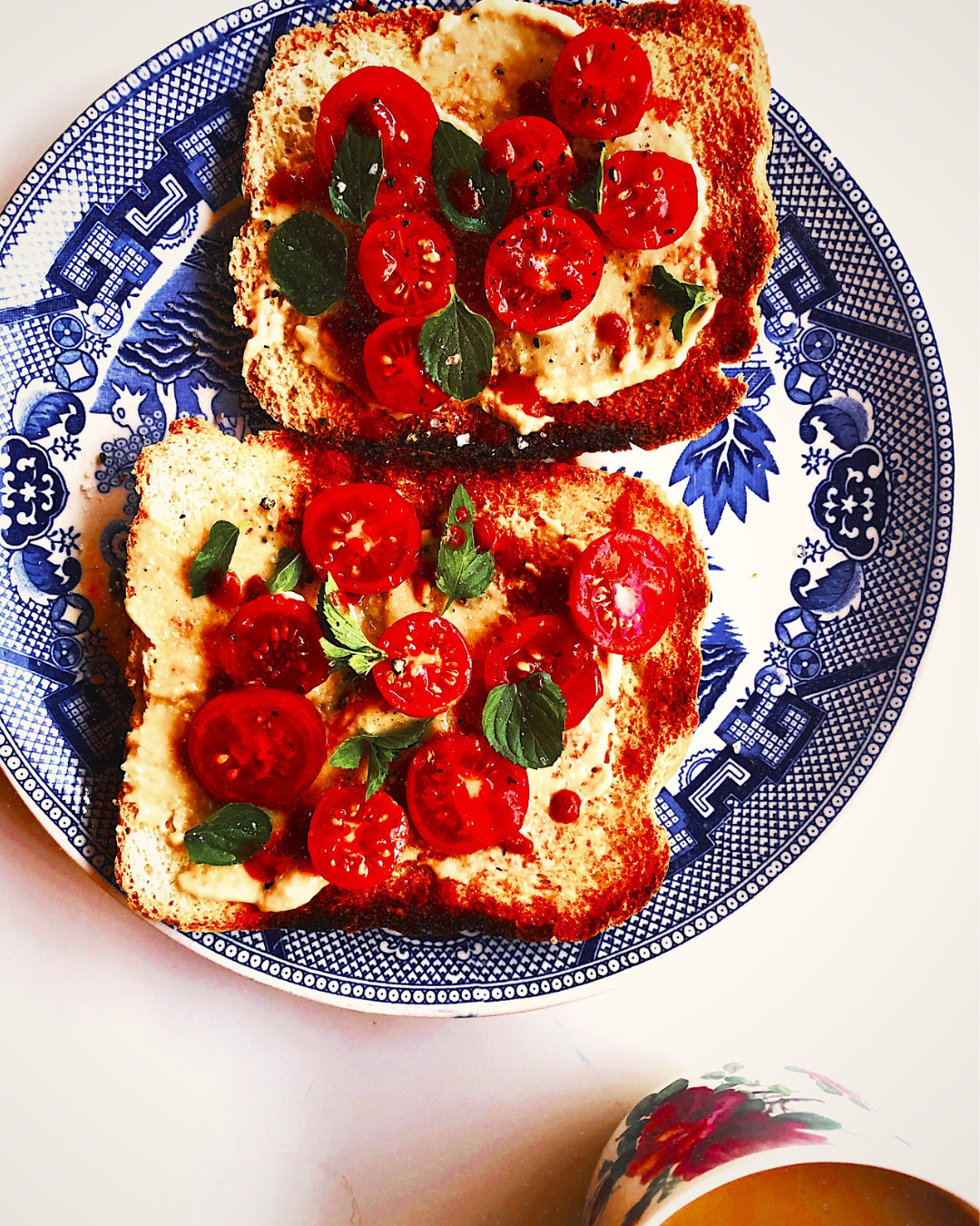 Hummus and tomato on toast
